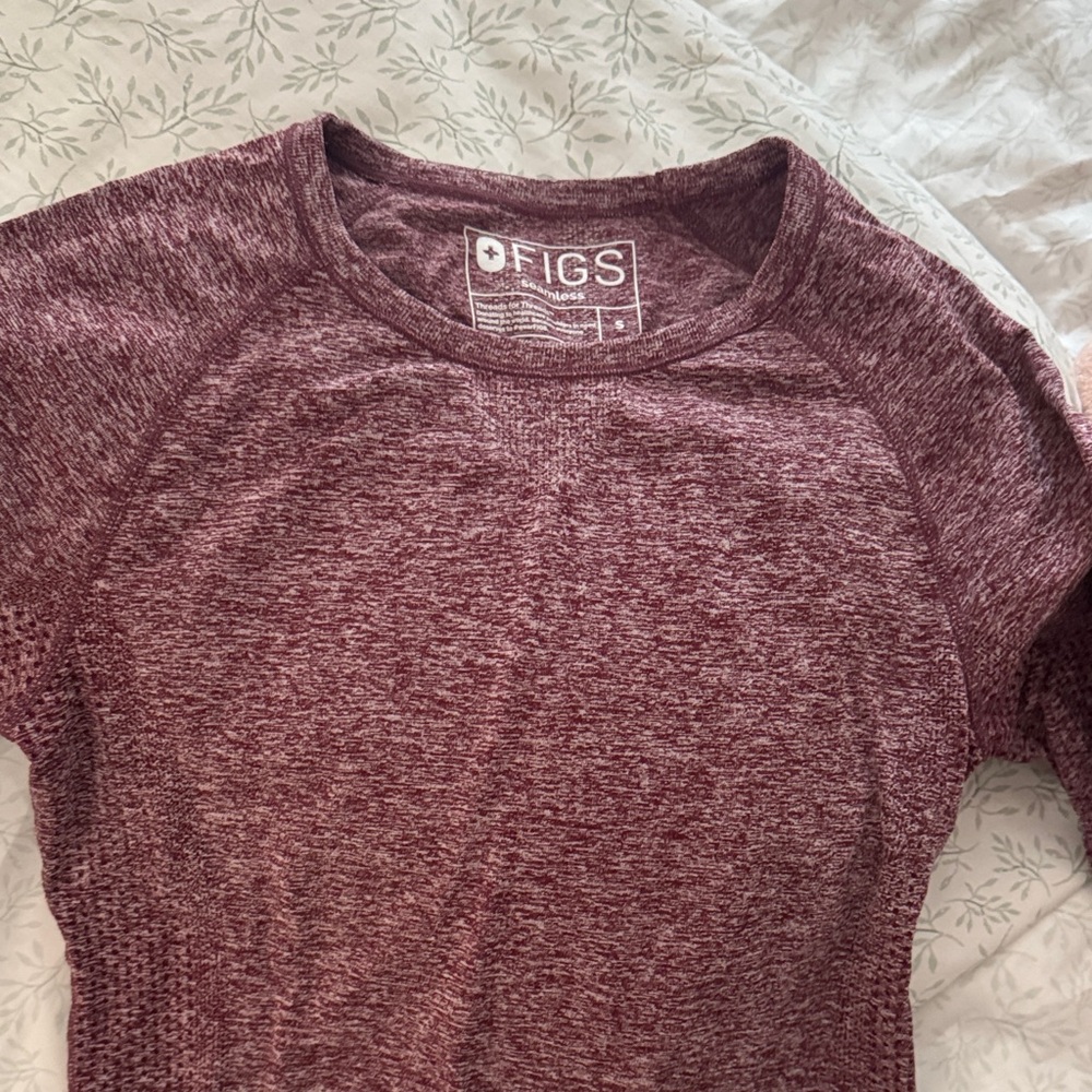 Figs Women's Heathered Burgundy Short Sleeve Top